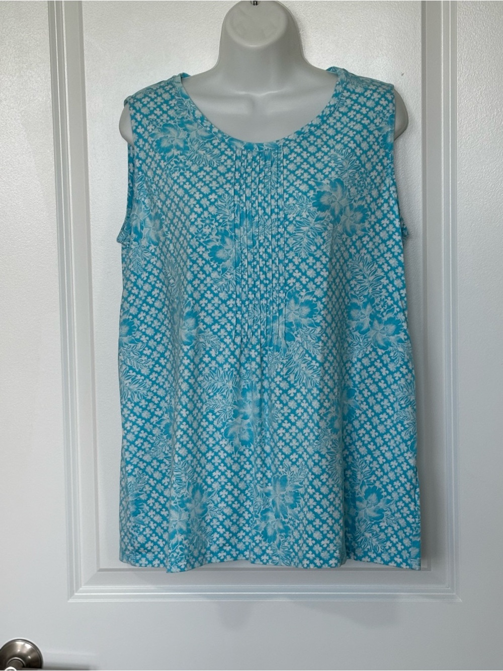 Lands’ End Blue White Floral Sleeveless Pintuck Top Women’s Medium
